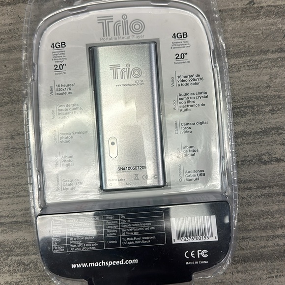 New 4GB 1.3MP Portabale Media Player - Picture 3 of 3